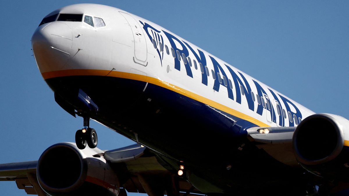 Ryanair se loni díky oživení poptávky vrátil k zisku